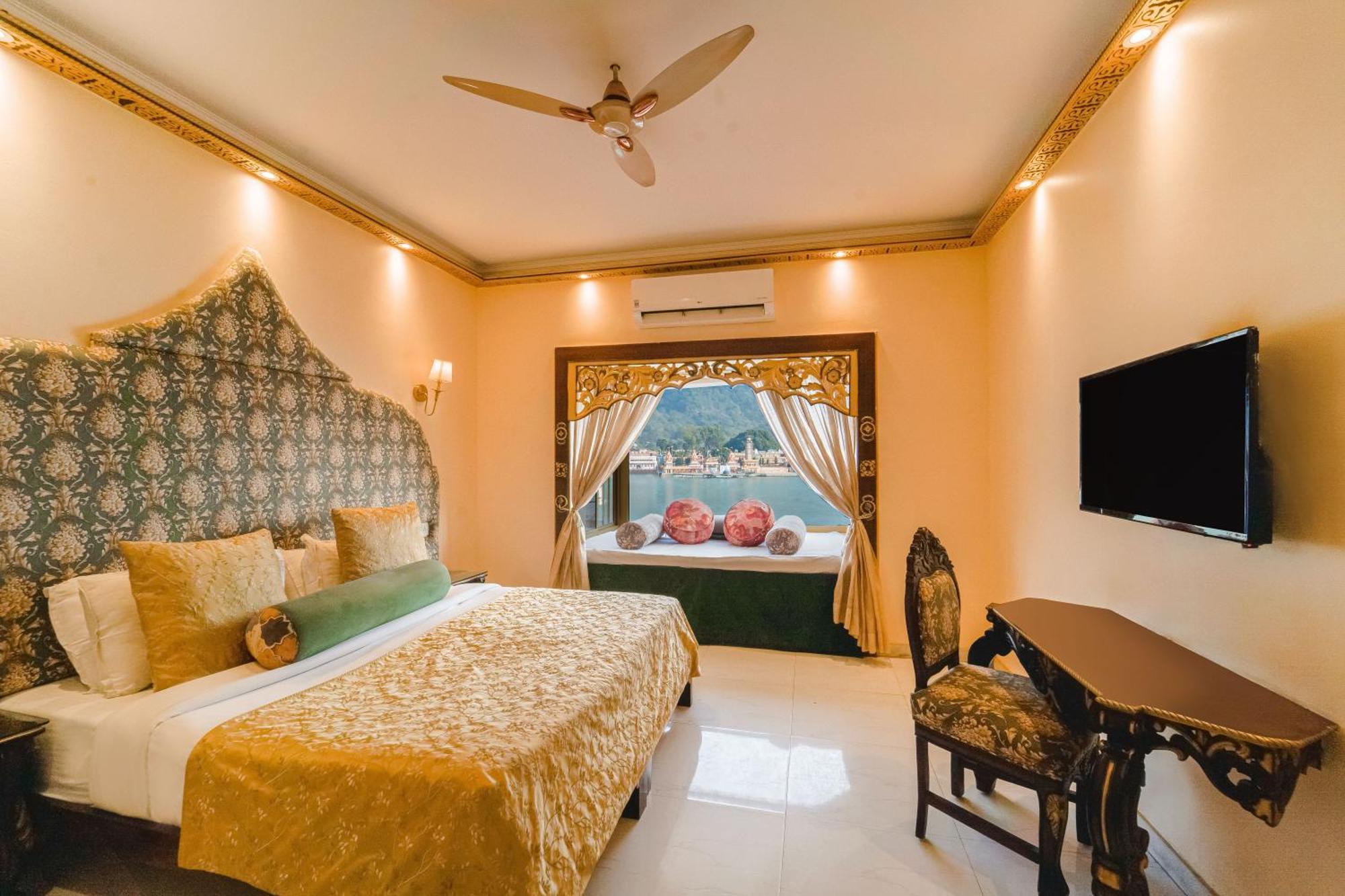 The Neeraj Ganga Heritage Palace Rishikesh Exterior photo