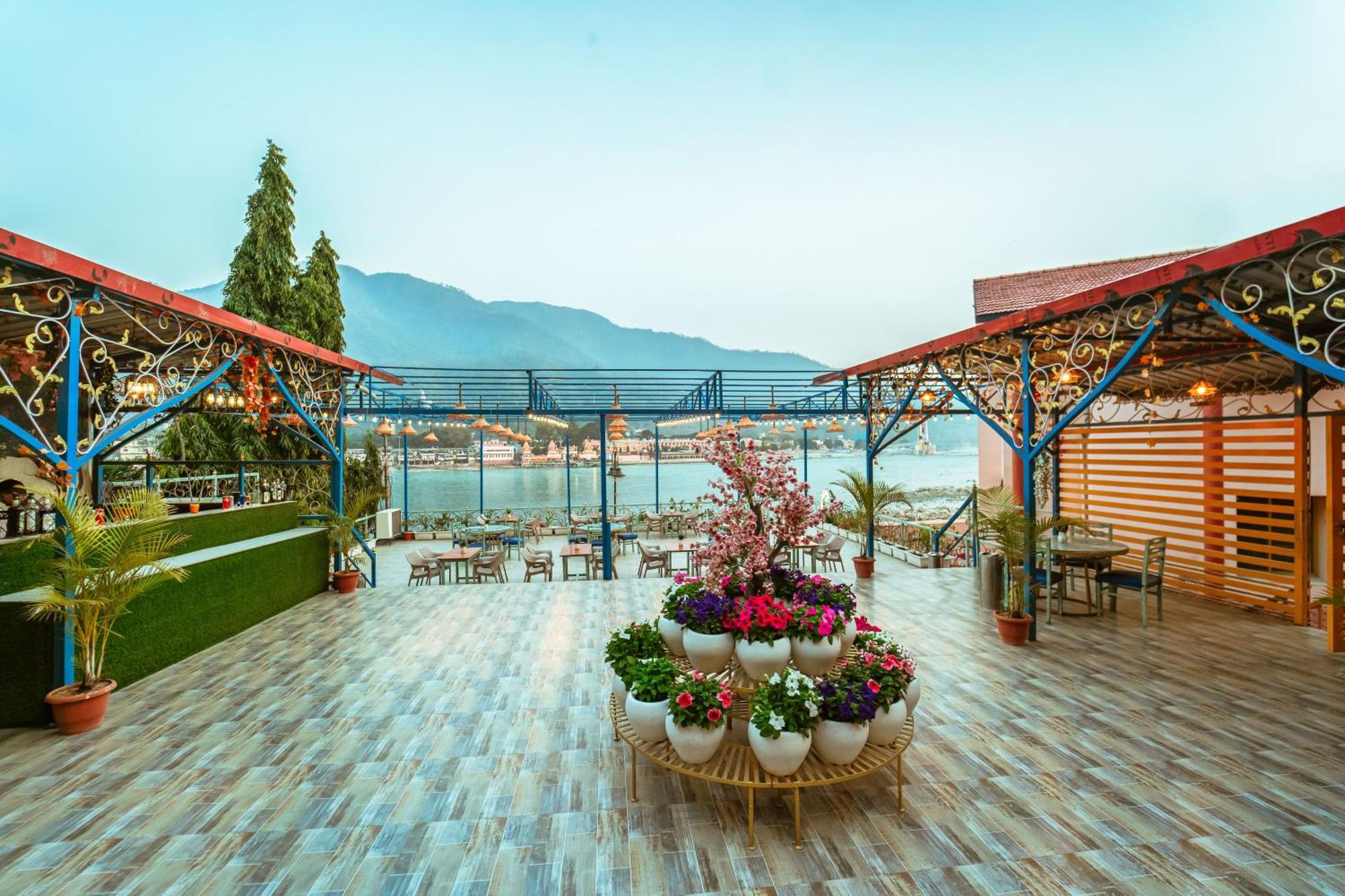 The Neeraj Ganga Heritage Palace Rishikesh Exterior photo