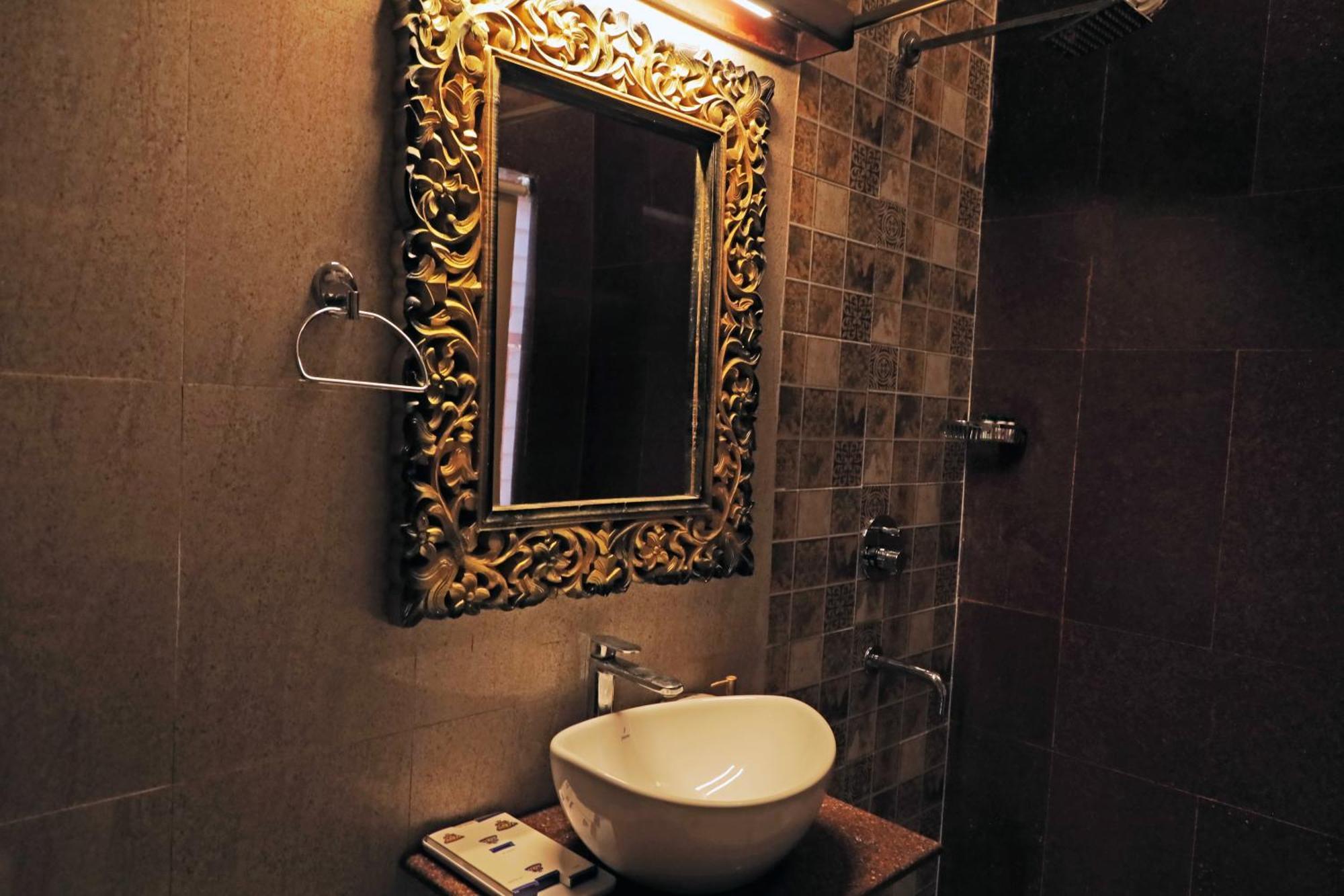 The Neeraj Ganga Heritage Palace Rishikesh Exterior photo